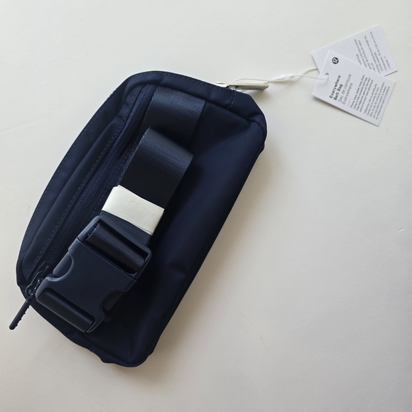 lululemon Everywhere Belt Bag 1L - Picture 3 of 3